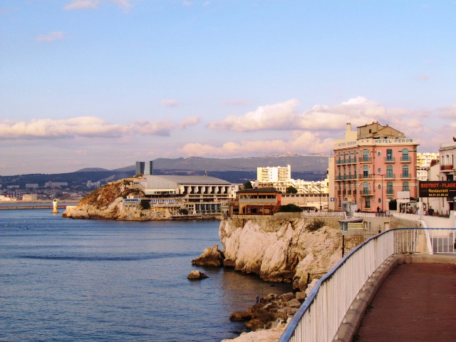 Corsican Ballads & Warm Mussels at Le Caribou, Marseille